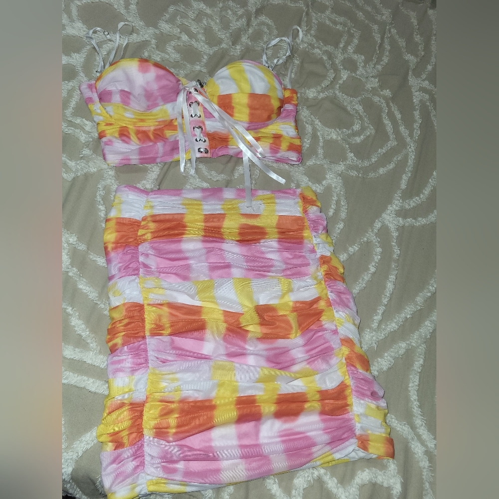 Clothes - Picture 2 of 3